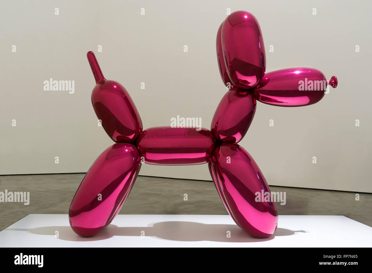 Pink balloon dog, by Jeff Koons Stock Photo Alamy