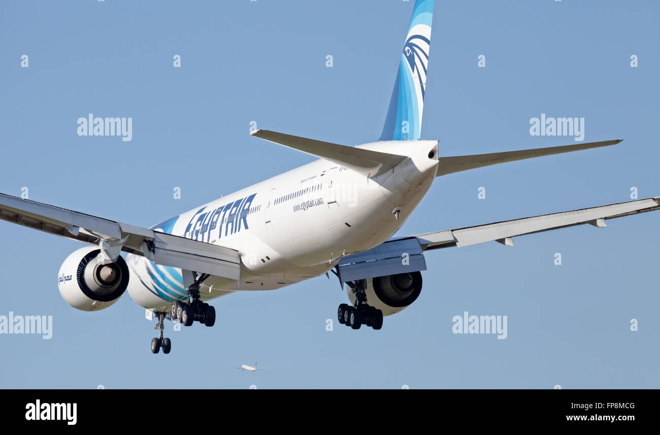 EgyptAir Boeing 777 SUGDR on final approach to LondonHeathrow Airport