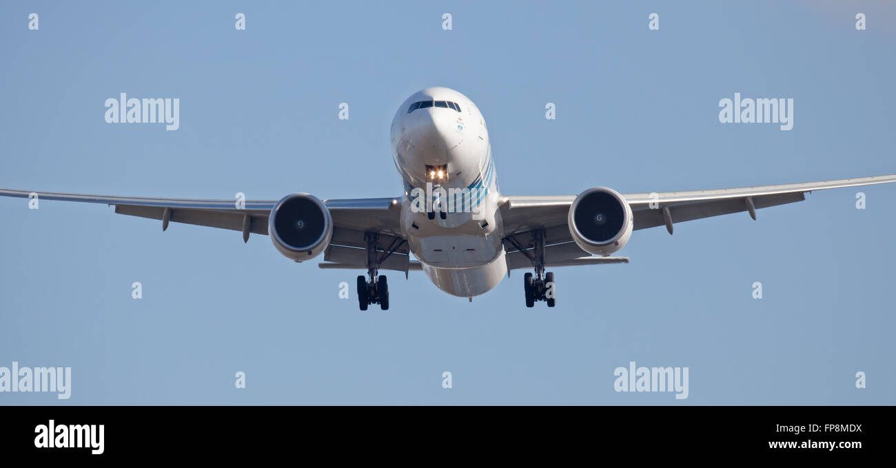 EgyptAir Boeing 777 SU-GDR on final approach to London-Heathrow Airport LHR Stock Photo