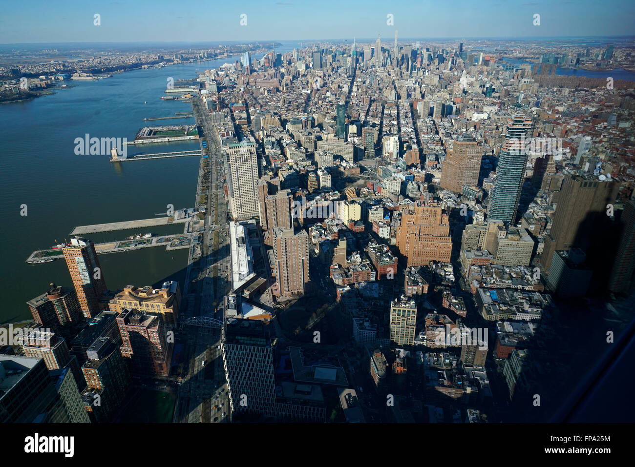 Aerial view of Manhattan facing north with Hudson River on the left ...