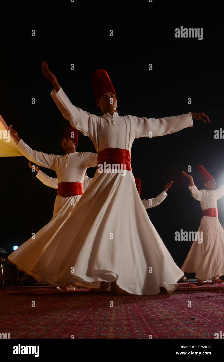 Pakistan Rufi Lahore, Pakistan. 16th Mar, 2016. Pakistani artist perform Sufi dance ...