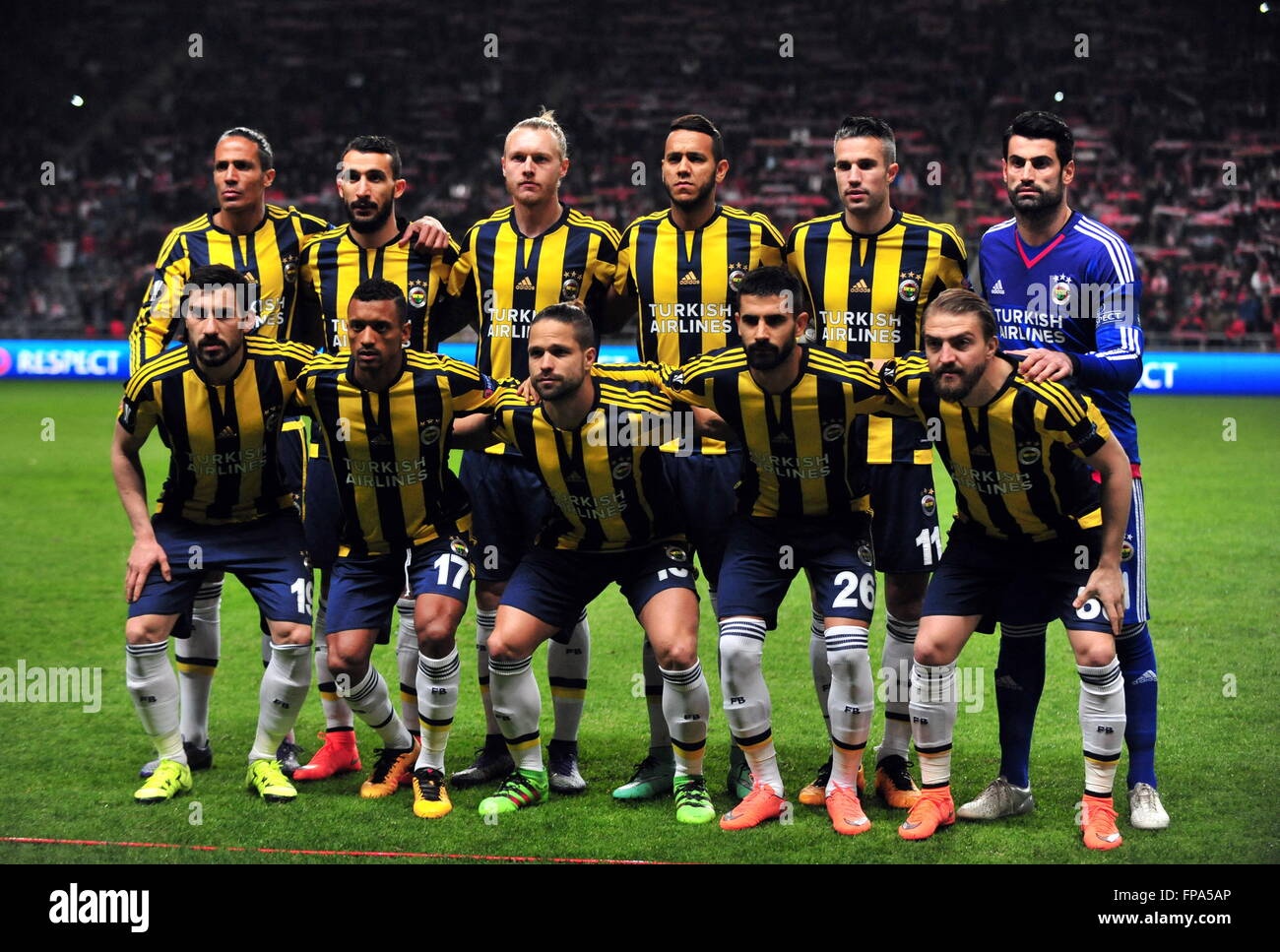 Braga, Portugal. 17th Mar, 2016. Fenerbahce's players pose for a group phto  before the second leg of round 16 of the Europa League soccer match SC  Braga vs Fenerbahce SK at the