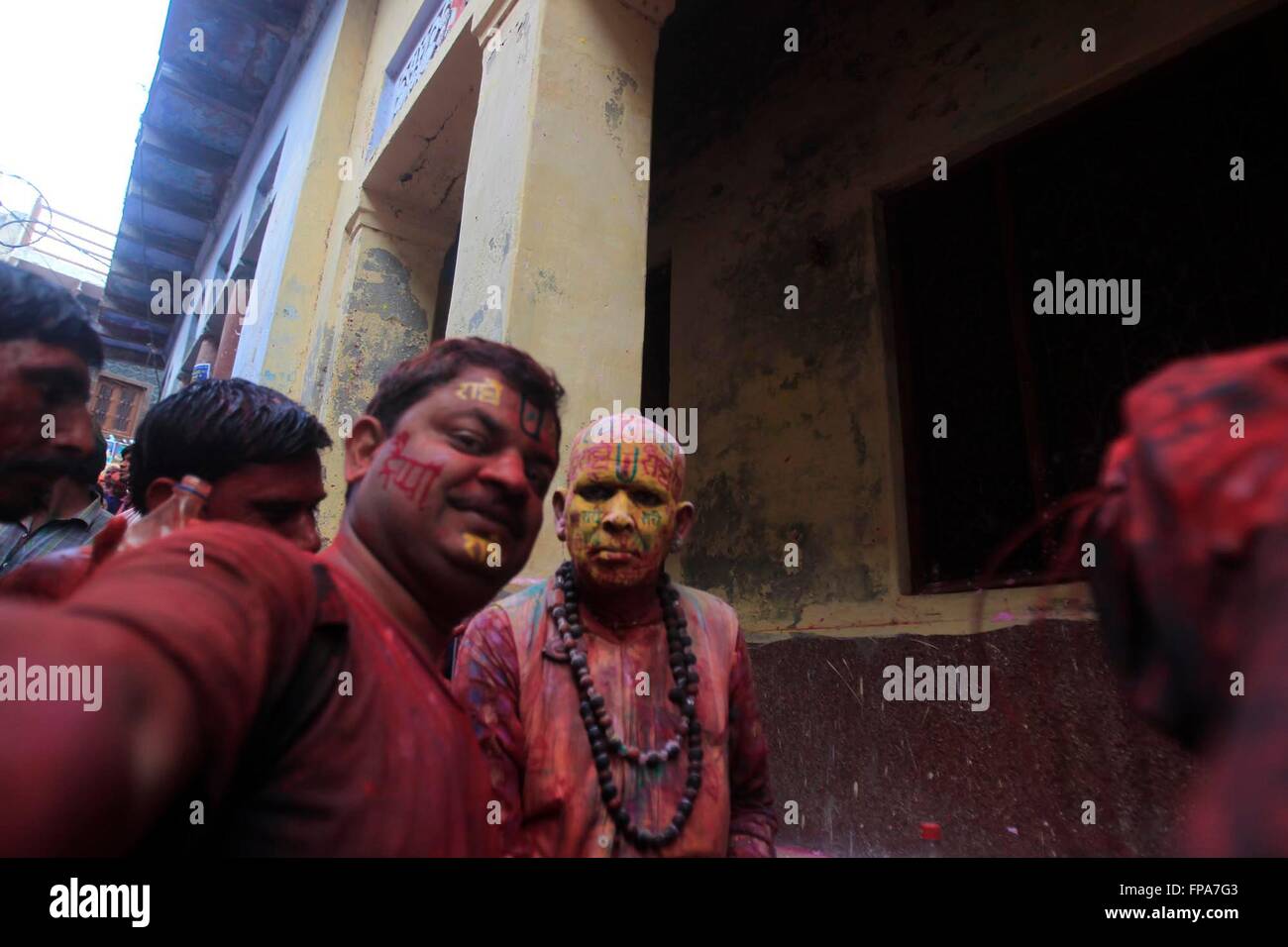 Barsana, India. 17th Mar, 2016. Indian hindu devotee takes selfie with a Sadhu or holy man colored powder at Radha Rani Temple during Lath mar Holi in Barsana, India. © Ravi Prakash/Pacific Press/Alamy Live News Stock Photo