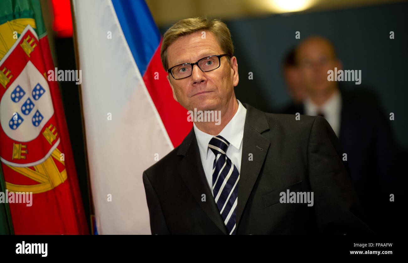 Germany's Foreign Minister Guido Westerwelle talks to journalists in New York, United States, 24 September 2012. Westerwelle visits New York from 21 to 28 September 2012 to attend the United Nations' 67th General Assembly. Photo: SVEN HOPPE Stock Photo