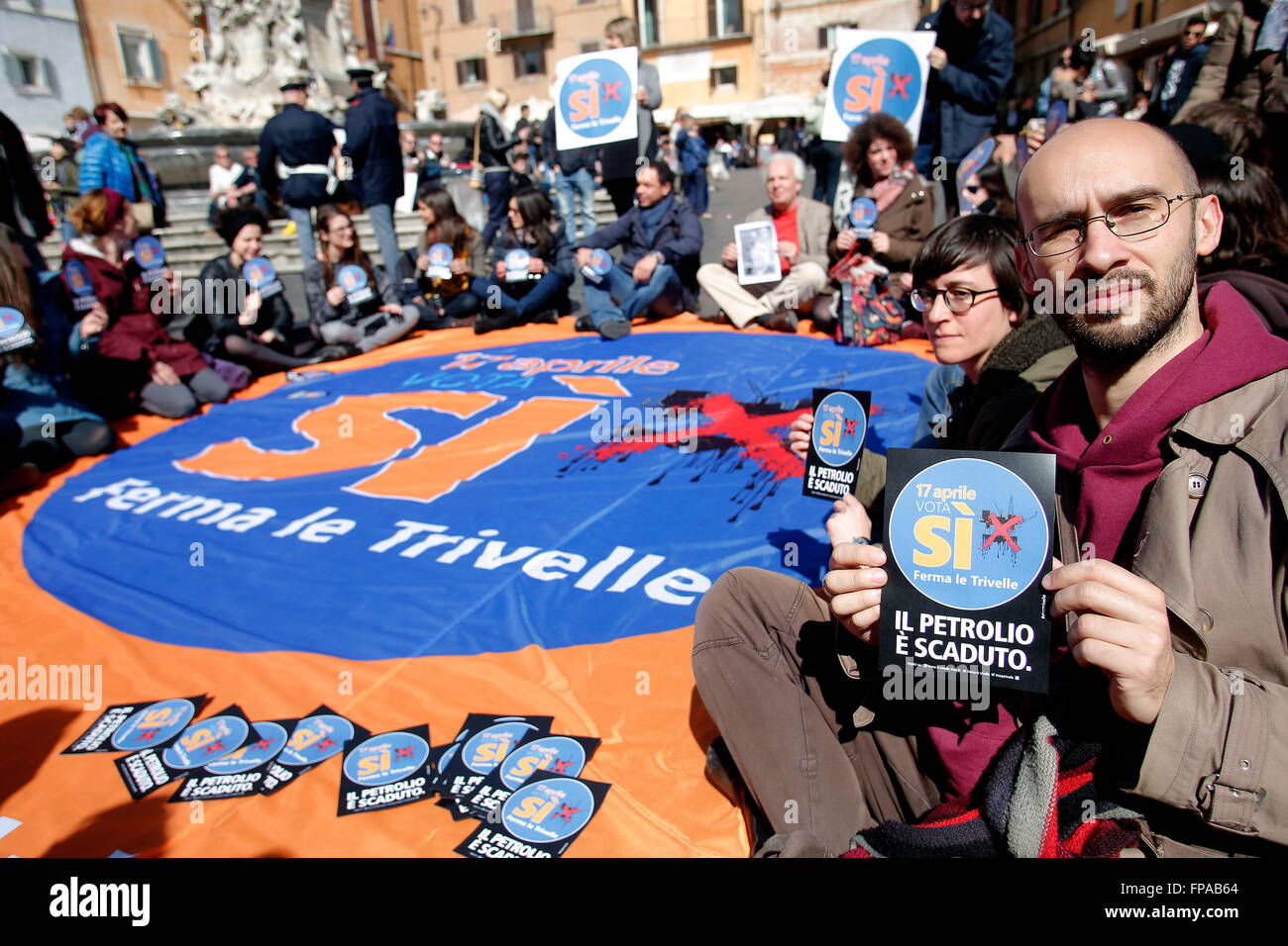 Rome, Italy. 18th March, 2016. Pantheon. Flash mob against the drilling of the italian sea to extract oil.  Credit:  Samantha Zucchi/Insidefoto/Alamy Live News Stock Photo