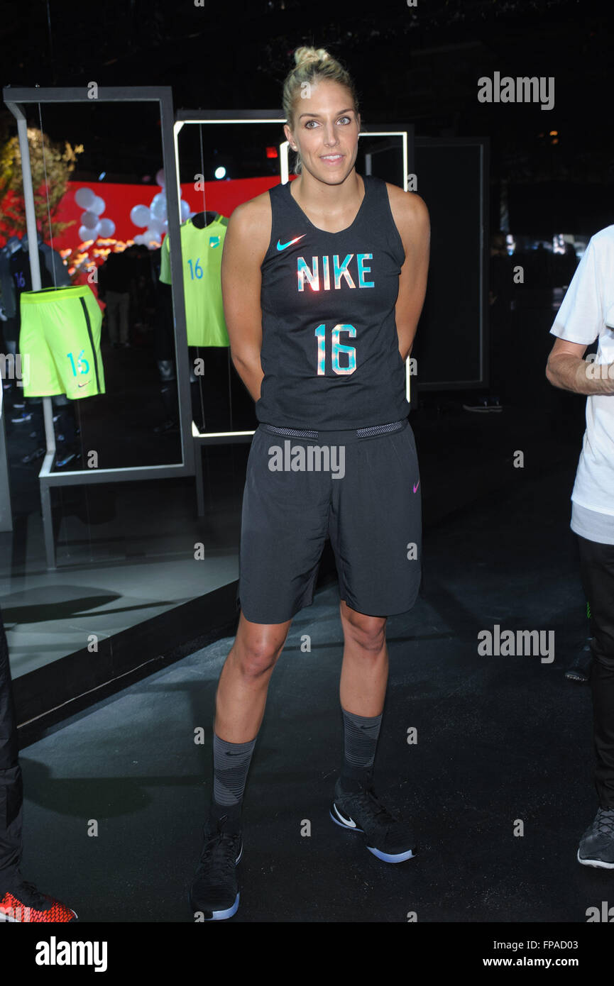 Nike basketball shorts hi-res stock photography and images - Alamy