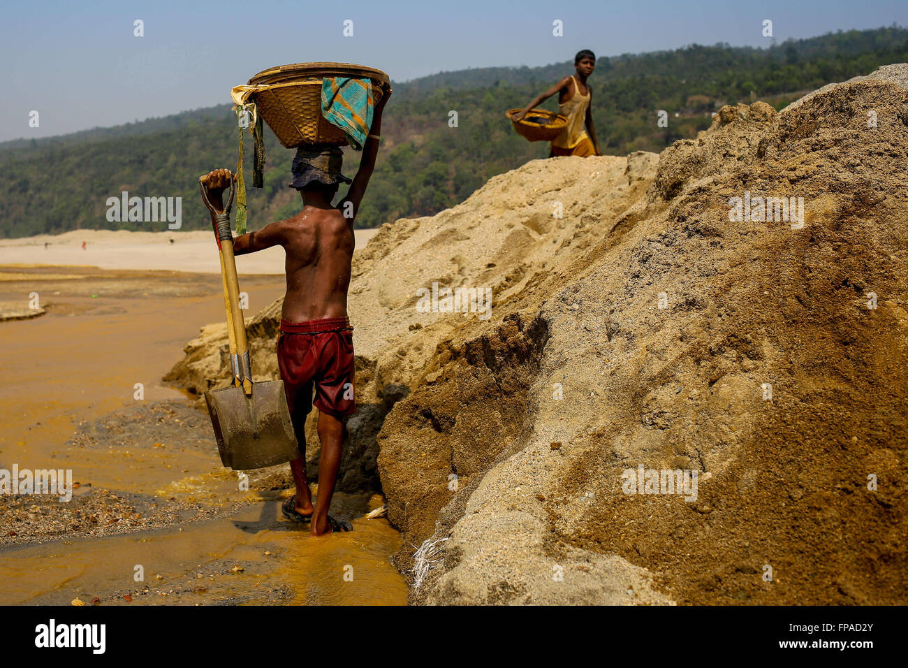 Sylhet, Bangladesh. 18th Mar, 2016. Children are working in a stone mine at Jaflong, Sylhet. © Mohammad Ponir Hossain/ZUMA Wire/Alamy Live News Stock Photo