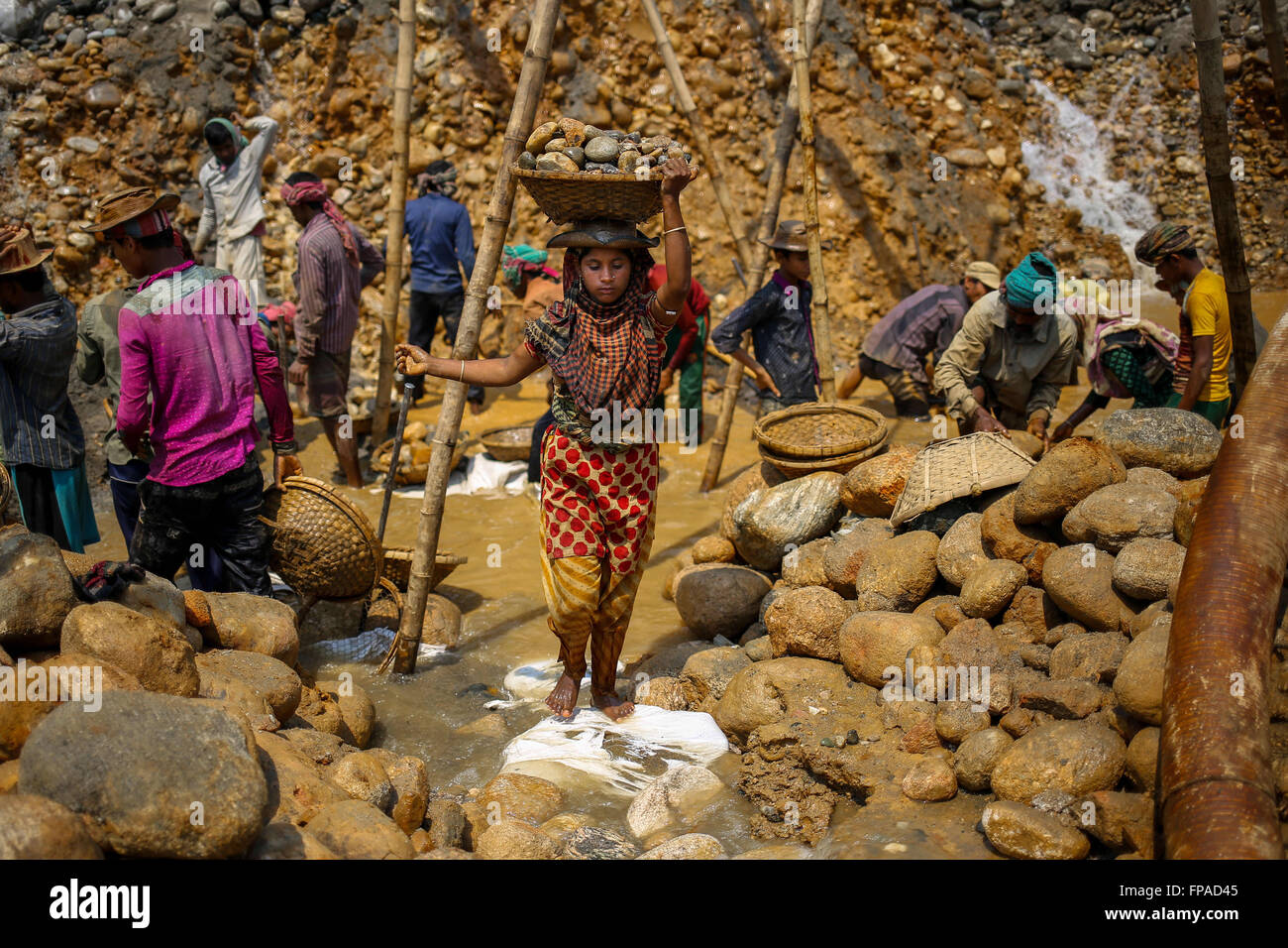 Sylhet, Bangladesh. 18th Mar, 2016. Workers are working in stone mine at Jaflong, Sylhet. © Mohammad Ponir Hossain/ZUMA Wire/Alamy Live News Stock Photo