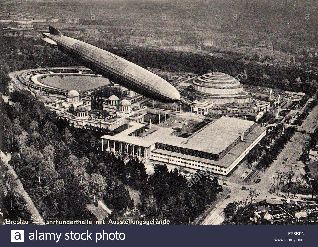 https://c8.alamy.com/comp/FPBRPN/old-photograph-showing-graf-zeppelin-blimp-over-german-landscape-FPBRPN.jpg