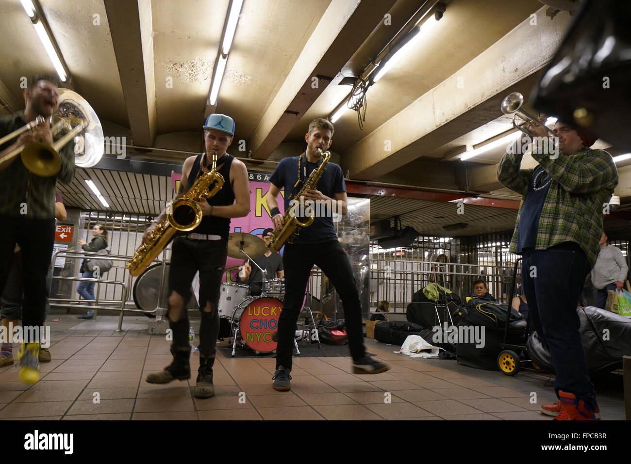 Subway Musician Stock Photos & Subway Musician Stock Images Alamy