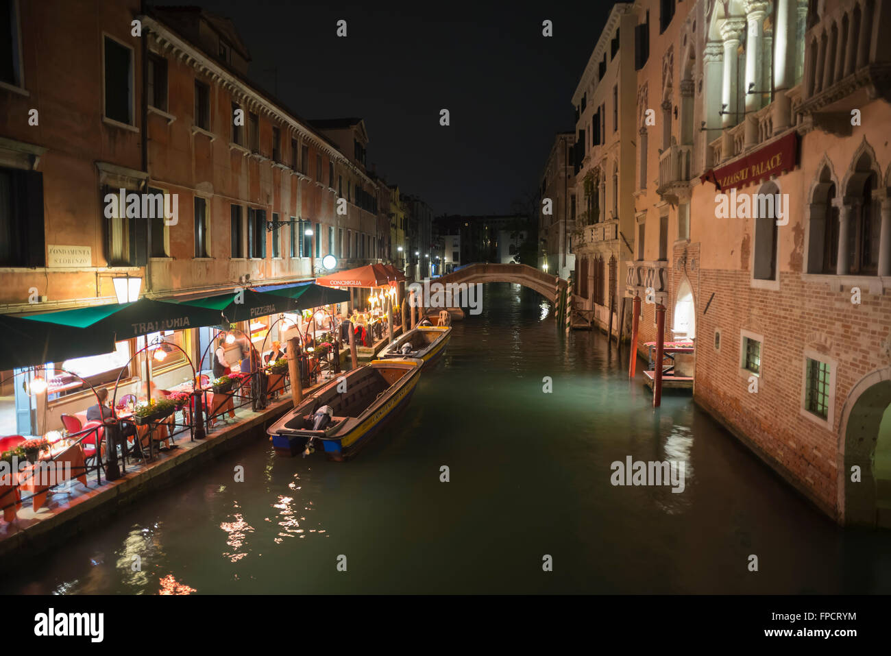 Guests enjoying the romantic atmosphere in the restaurant on the canal Rio di San Lorenzo in the San Marco district in spring Stock Photo