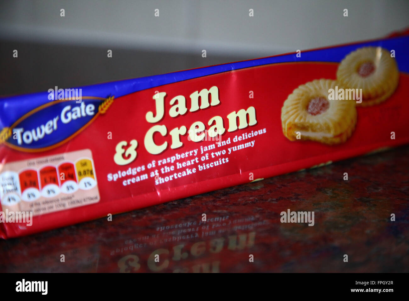 Jam and Cream Biscuits / Jammie Dodgers Stock Photo Alamy