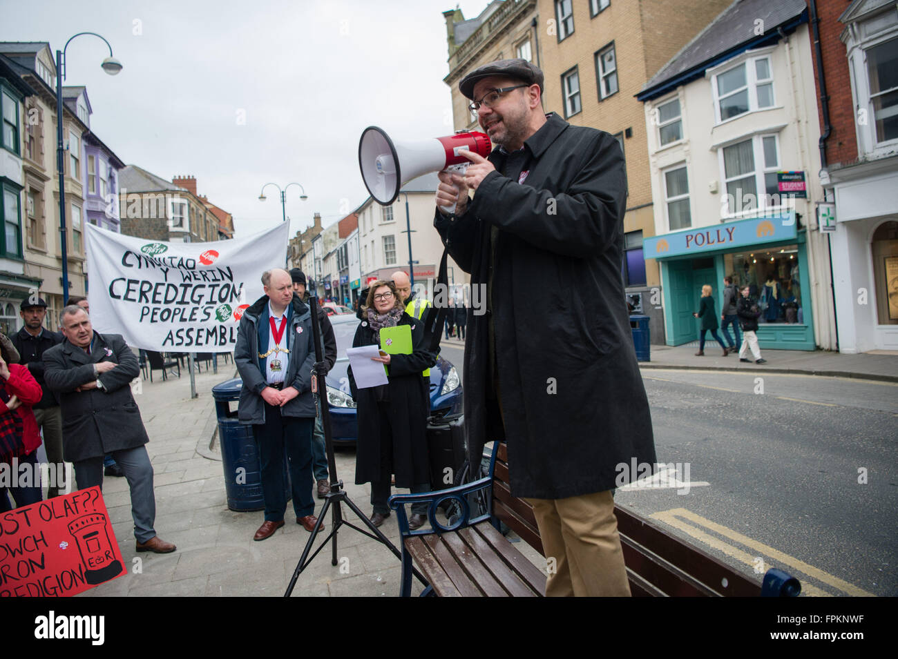 Aberystwyth, Wales, UK. 19th March, 2016. SIMON THOMAS, PLaid Cymru assembly member addressing a public protest in the centre of Aberystwyth to protest at the planned closure of the town's only post office and to move the services it provides to a ‘franchise' in a shop or store photo Credit:  keith morris/Alamy Live News Stock Photo