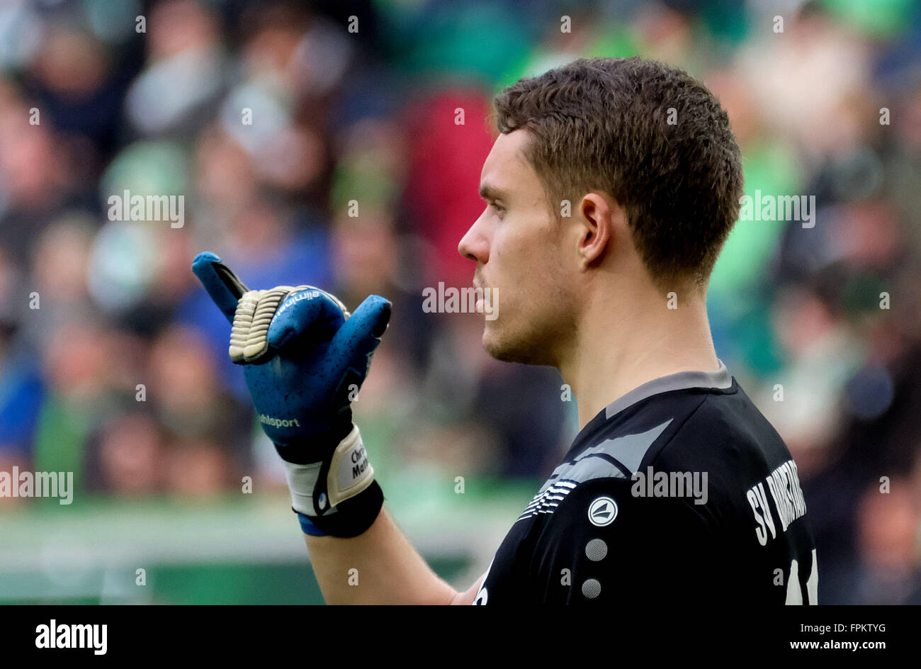 Wolfsburg, Germany. 19th Mar, 2016. Darmstadt's goalkeeper Christian Mathenia during the German Bundesliga soccer match between VfL Wolfsburg and SV Darmstadt 98 at the Volkswagen arena in Wolfsburg, Germany, 19 March 2016. PHOTO: PETER STEFFEN/dpa (EMBARGO CONDITIONS - ATTENTION: Due to the accreditation guidlines, the DFL only permits the publication and utilisation of up to 15 pictures per match on the internet and in online media during the match.) © dpa/Alamy Live News Stock Photo