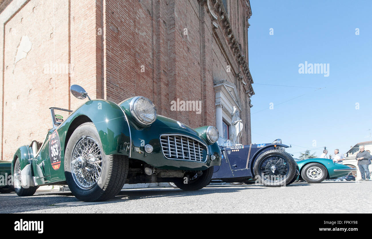 Pralboino, Italy. 19th March, 2016. A 1956 Triumph TR3 and a 1935 MG PB are ready for the race. Roberto Cerruti/Alamy Live News Stock Photo