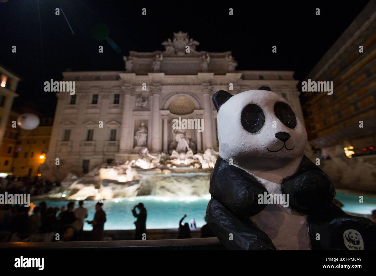 Rome. 19th Mar, 2016. Photo taken on March 19, 2016 shows the Trevi Fountain before turning off the lights for the annual Earth Hour event in Rome, Italy. © Jin Yu/Xinhua/Alamy Live News Stock Photo