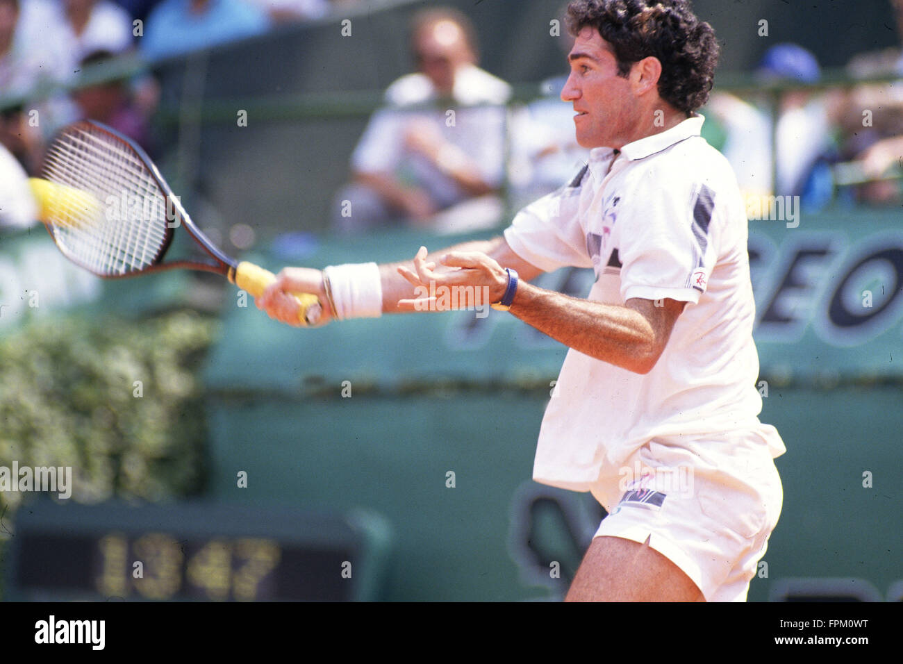 Dusseldorf, Germany. 22nd Jan, 2007. 1989: Brad Gilbert returns a serve