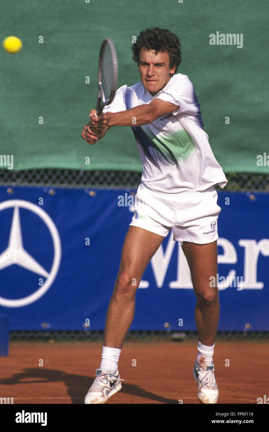 Stuttgart, Germany. 22nd Jan, 2007. 1990 Mats Wilander returns a serve