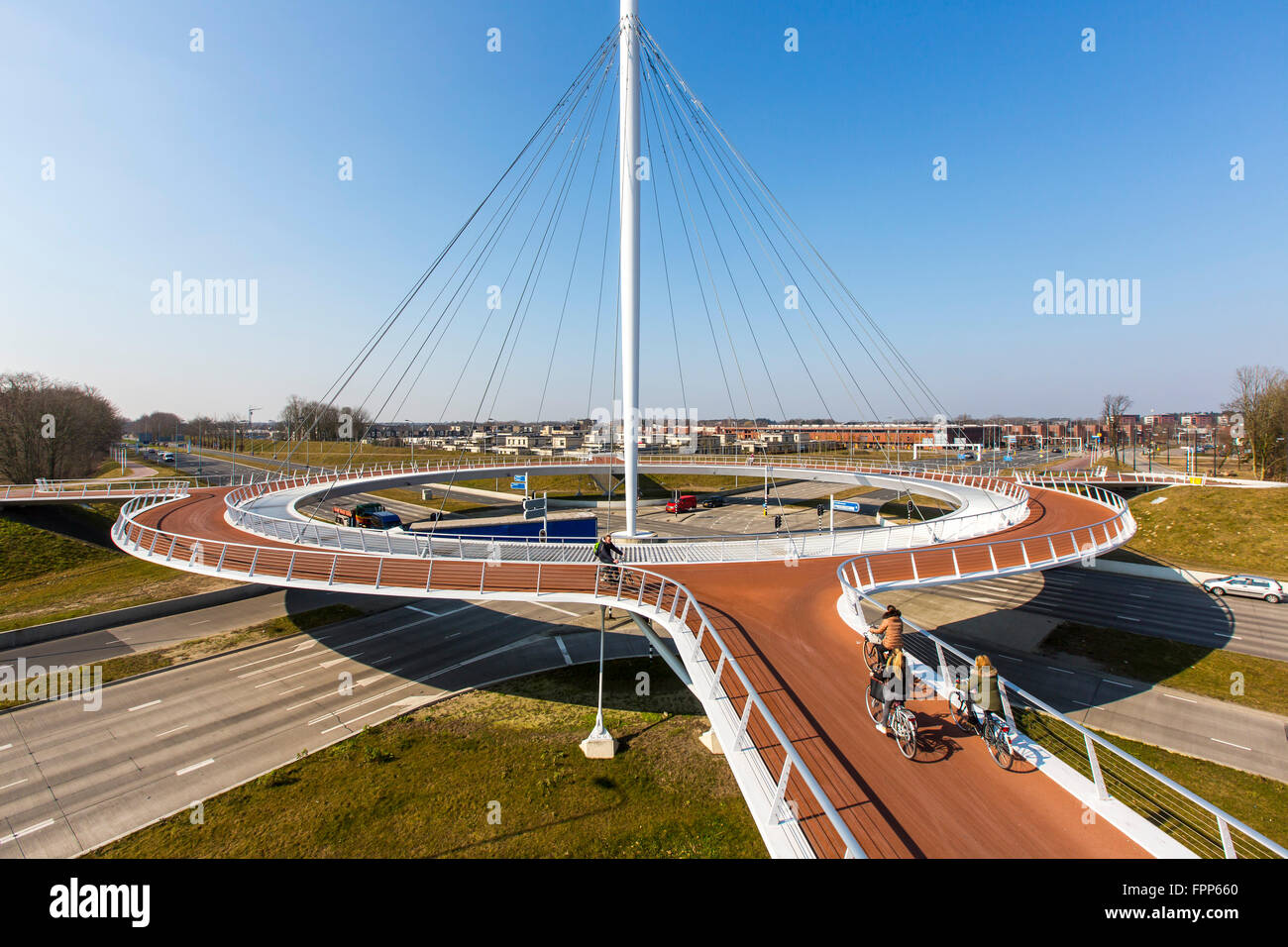 The Hovenring, a roundabout for cyclists and pedestrians, hanging over a  busy street junction, Eindhoven, The Netherlands Stock Photo - Alamy
