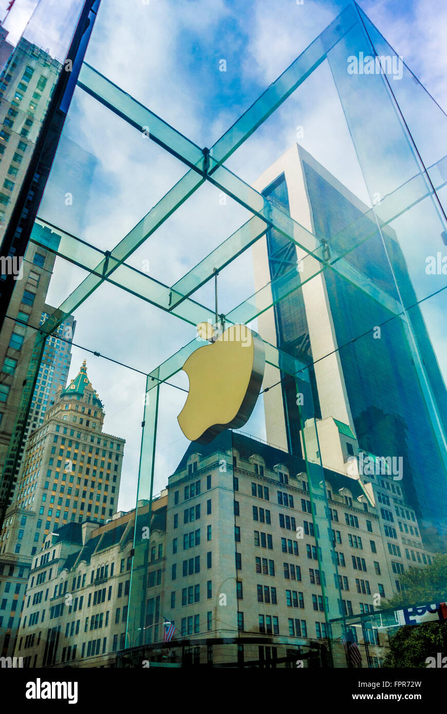 1.498 fotos de stock e banco de imagens de Fifth Ave Apple - Getty