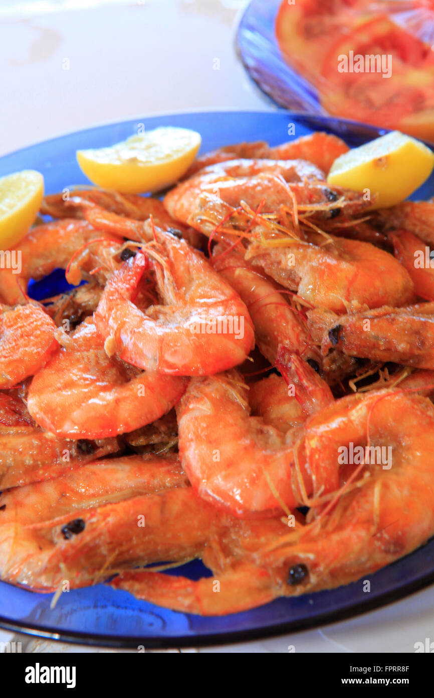 Brazilian food. Fried spicy prawns/shrimps with garlic and lemon - a specialty of Northeastern Brazil Stock Photo