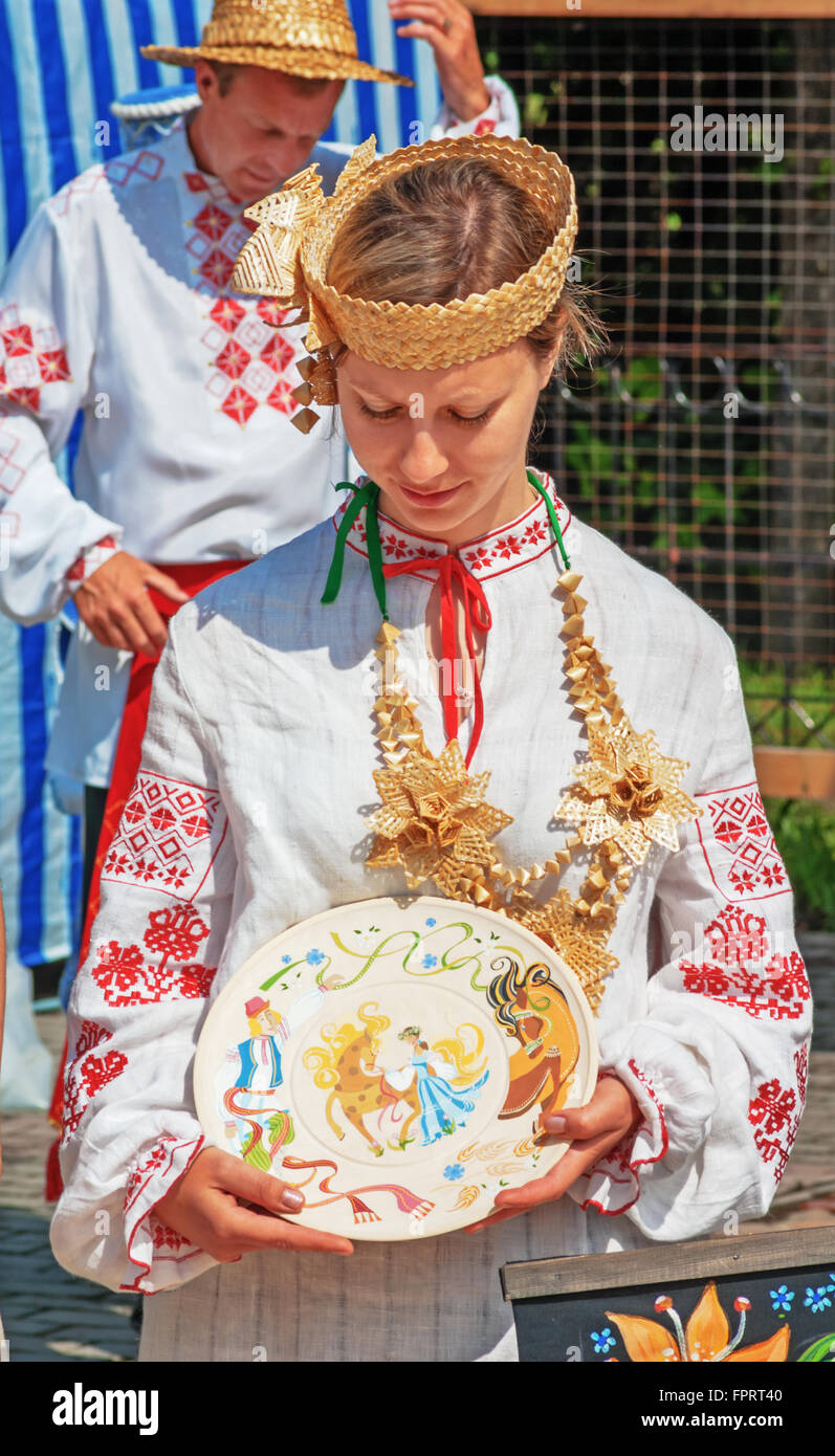 The folk masterwoman and their works. The fair of folk crafts and arts