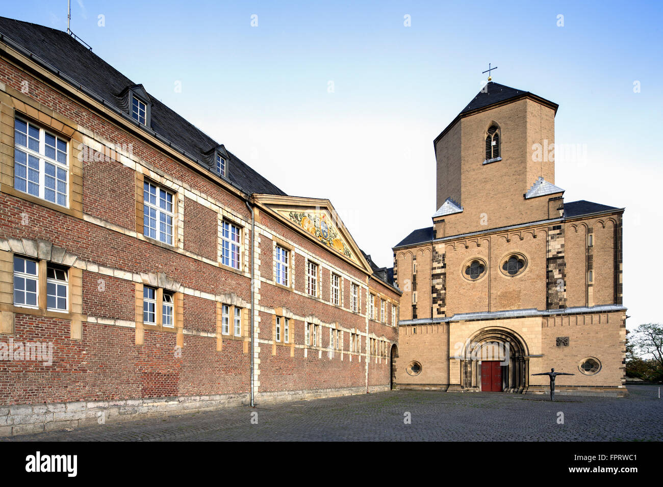 Mönchengladbach Minster, left city hall, Abteiberg, Mönchengladbach, North Rhine-Westphalia, Germany Stock Photo