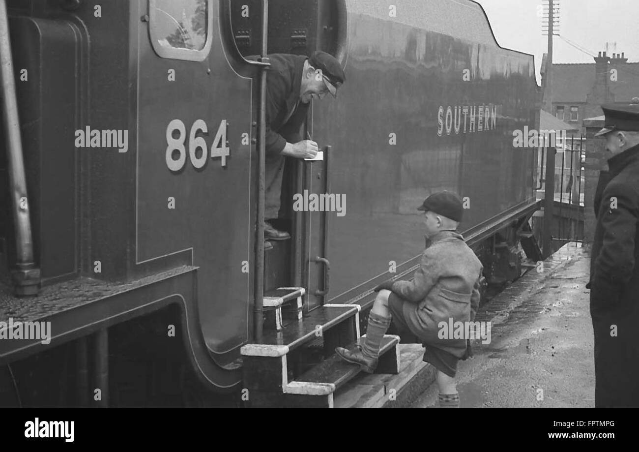 A schoolboy trainspotter in the cab of Southern Railway Lord Nelson Class 4-6-0 No.864 Sir Martin Frobisher before 1948 Stock Photo