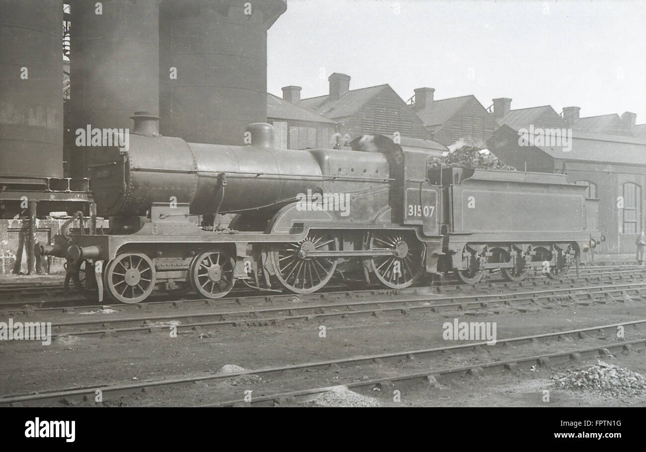 SER E1 Class 4-4-0 31507 steam locomotive at Brighton in October 1952 Stock Photo