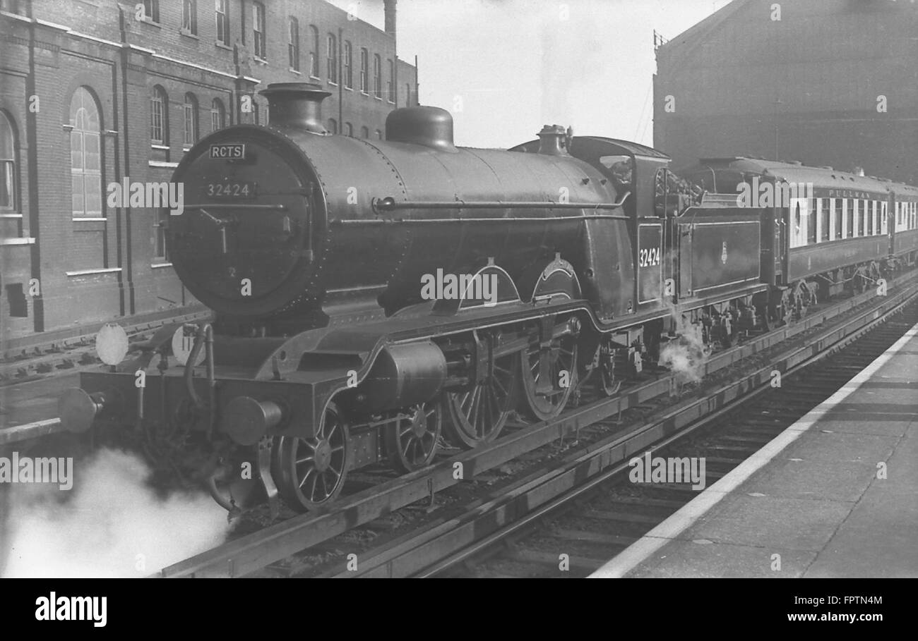 LBSCR H2 Class 4-4-2 Atlantic No.32424 Beachy Head in BR livery on an ...