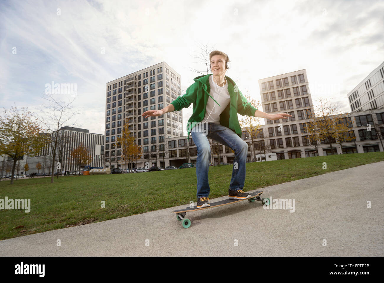 Teenage boys skateboarding hi-res stock photography and images - Page 2 -  Alamy
