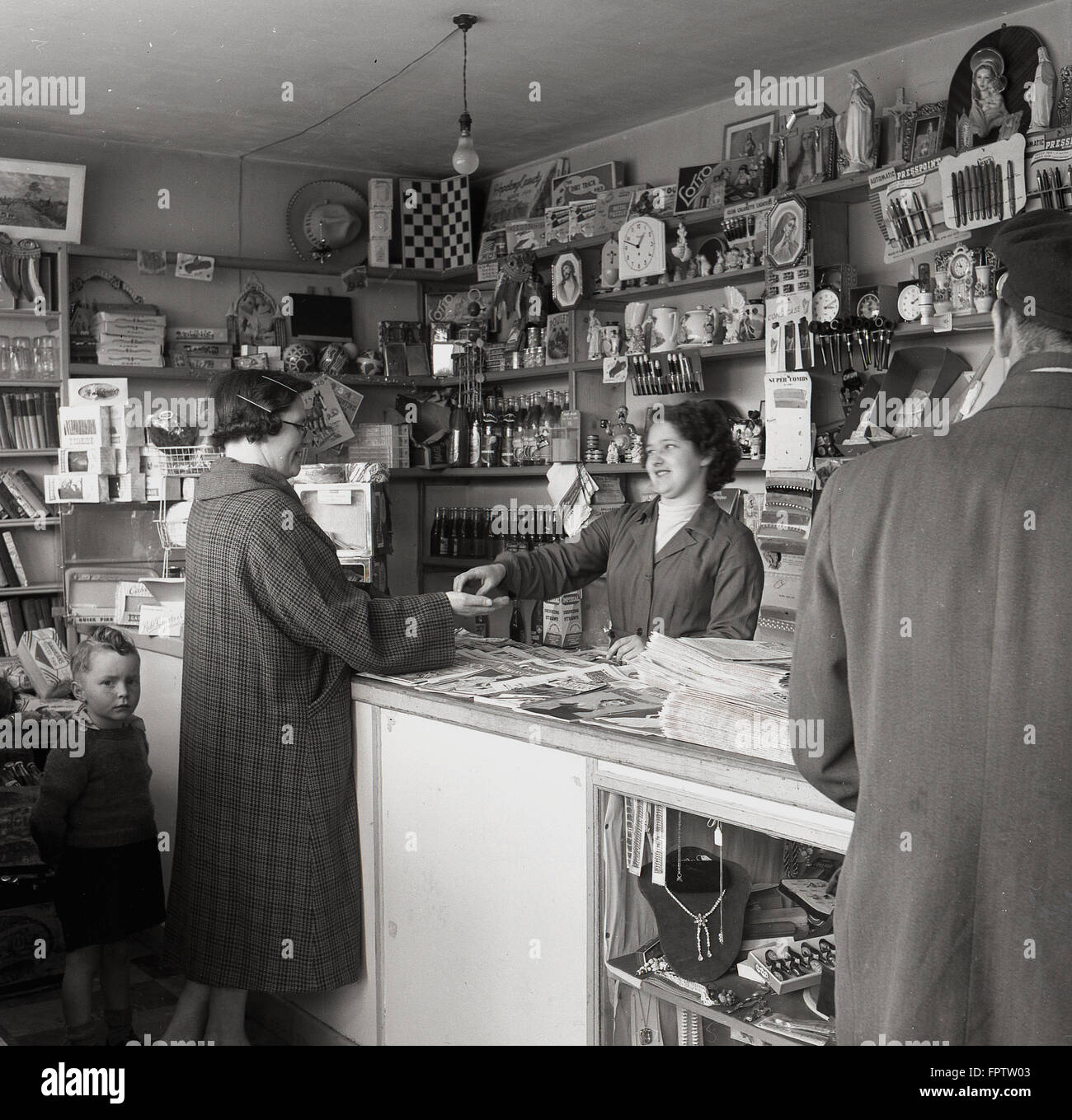 Shop interior 1950s hi-res stock photography and images - Alamy