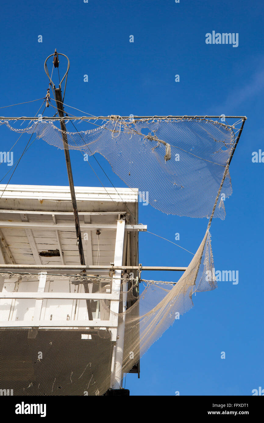 Torn nets hires stock photography and images Alamy
