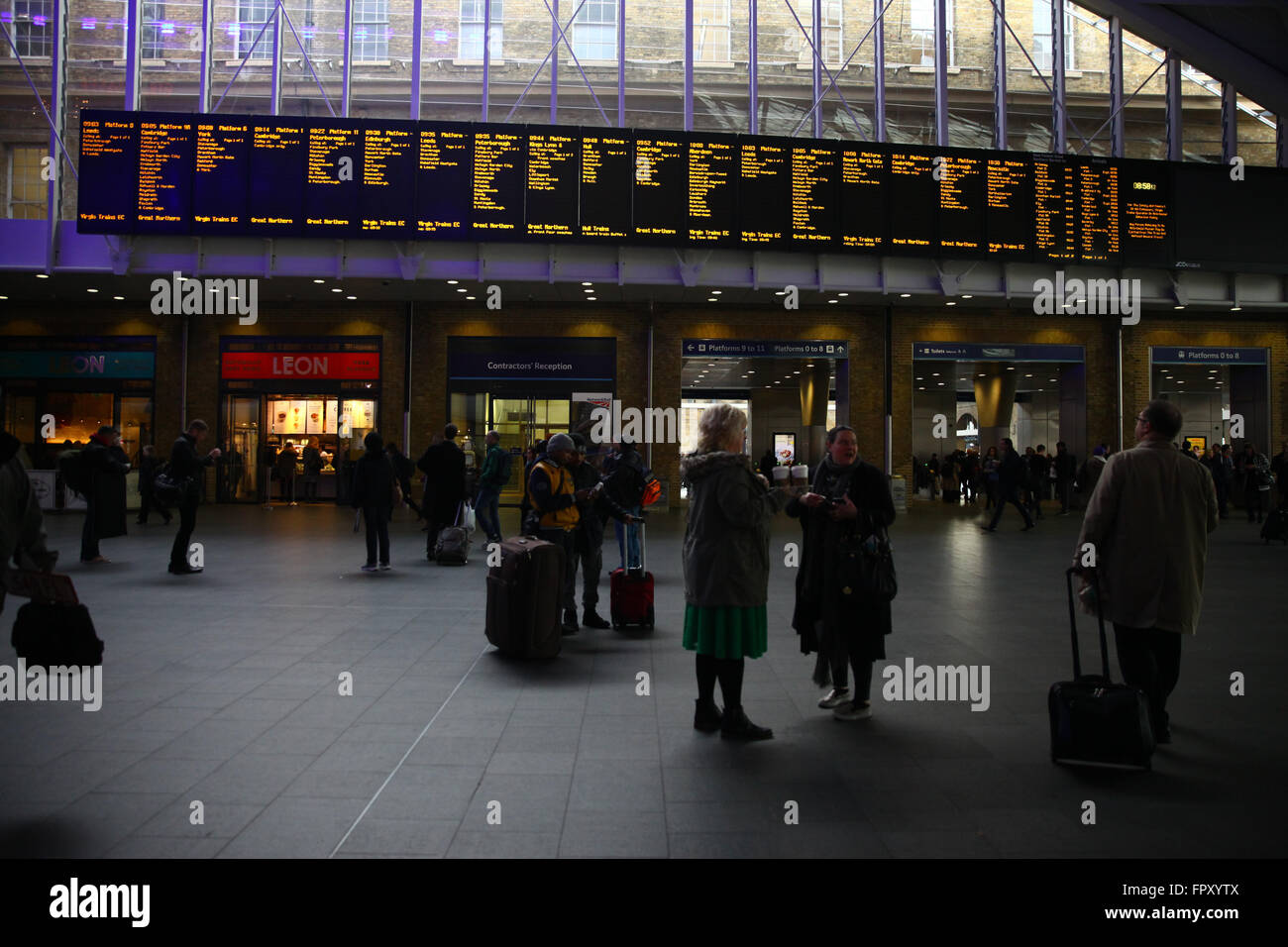 Kings Cross Station Departure Board Stock Photos & Kings Cross Station ...