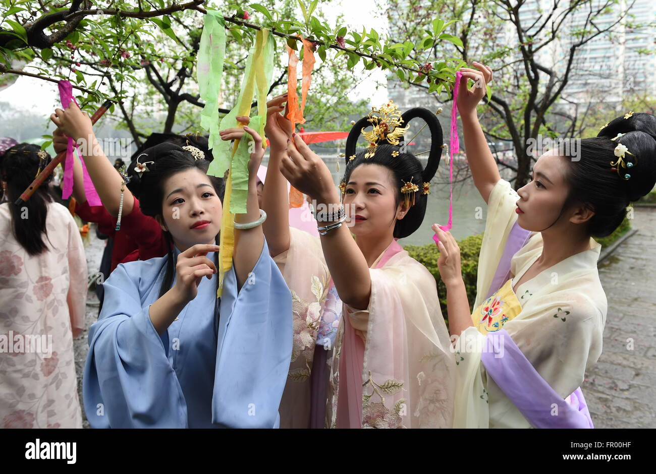 160320-fuzhou-march-20-2016-xinhua-women-in-han-style