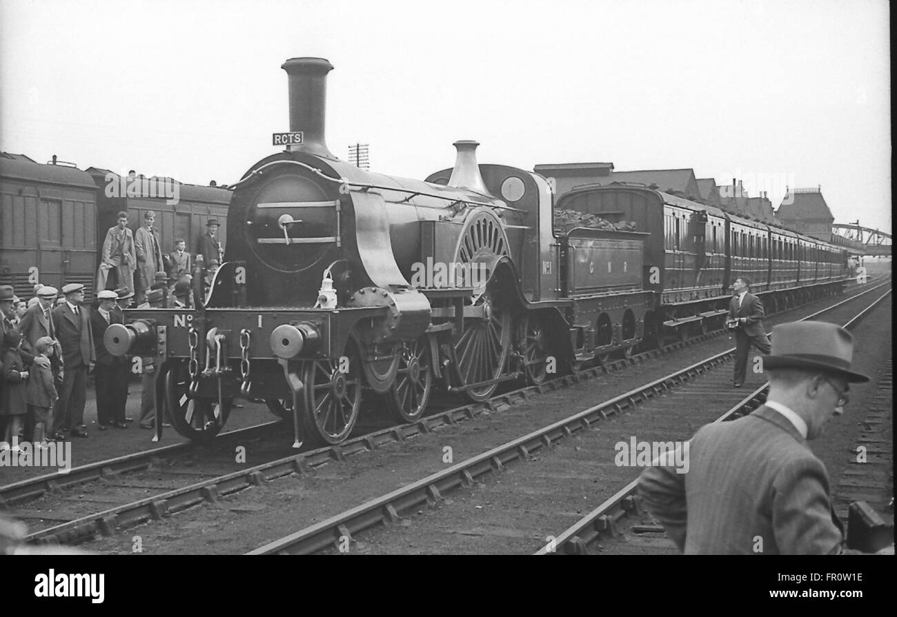 Stirling GNR 8ft Single on an RCTS excursion at Peterborough in 1938 Stock Photo