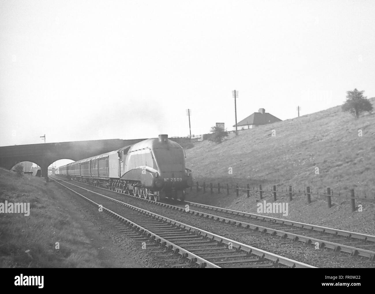 LNER A4 4-6-2 pacific locomotive 2509 Silver Link on the Silver Jubilee high speed train