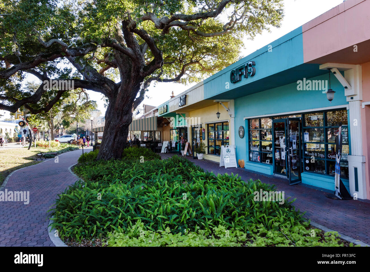 florida-south-fl-dunedin-main-street-businesses-shopping-stock