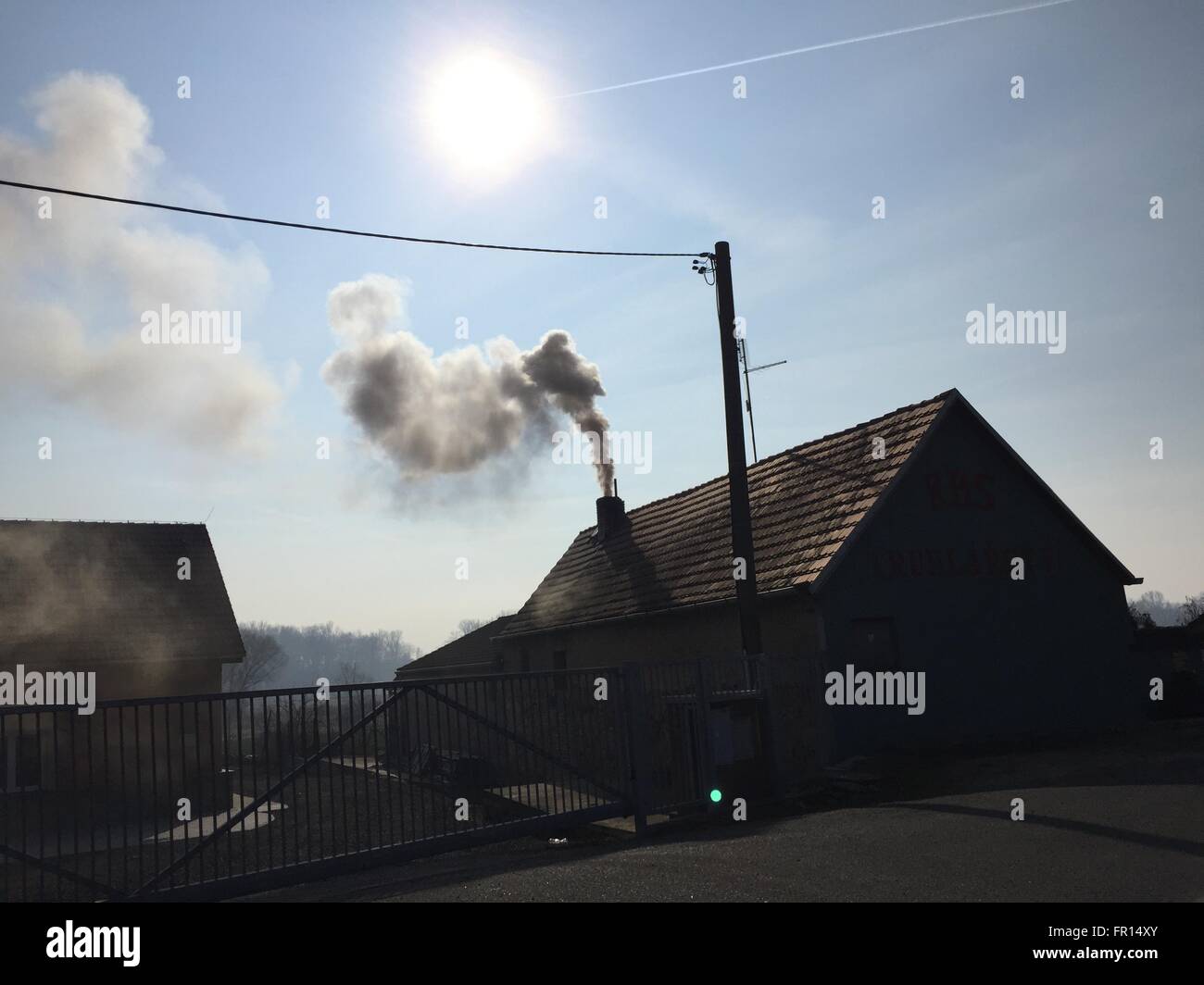 house, roof, chimney, domestic coal fire smoke Stock Photo Alamy