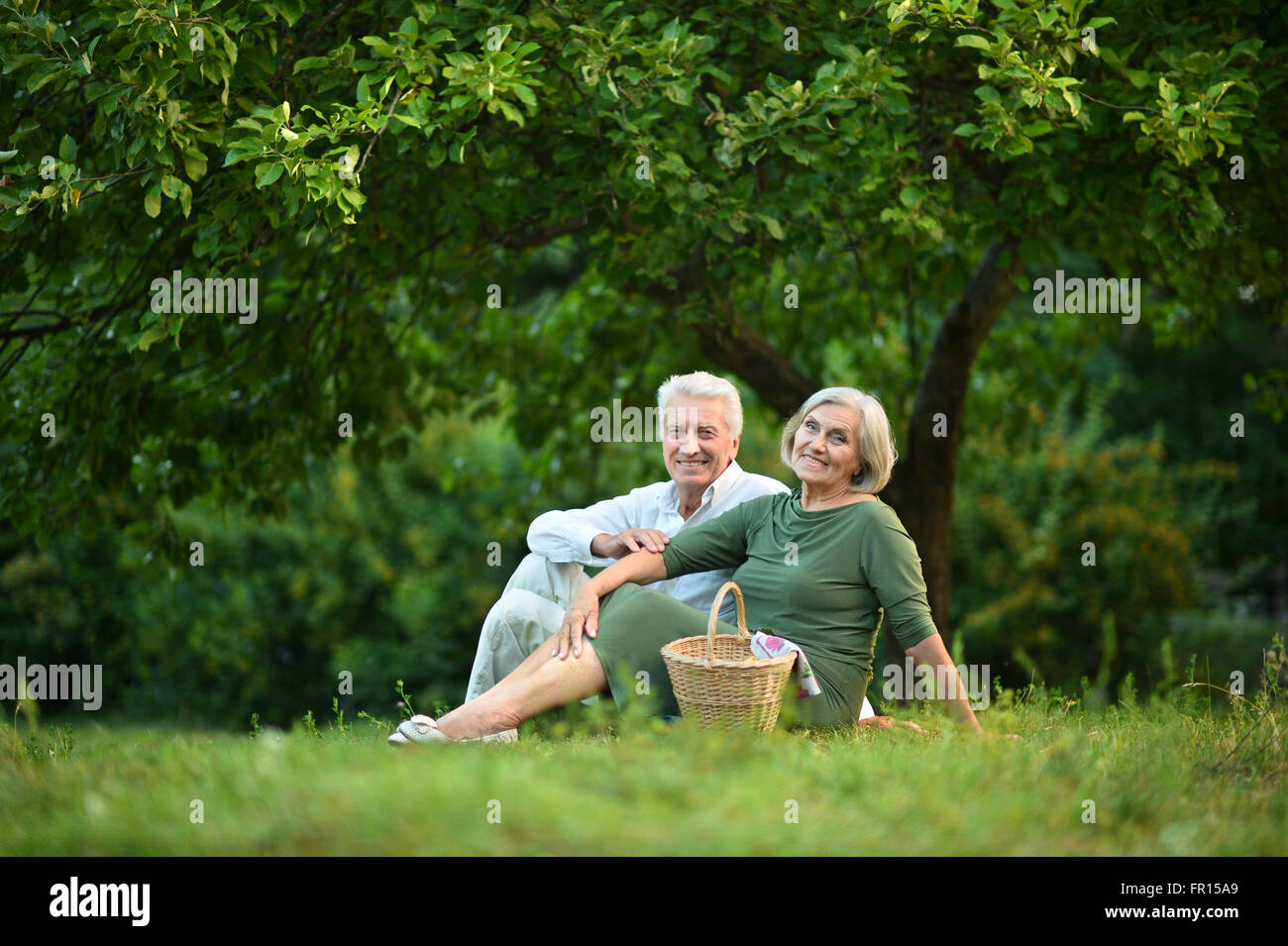 Old couple in the park hi-res stock photography and images - Alamy