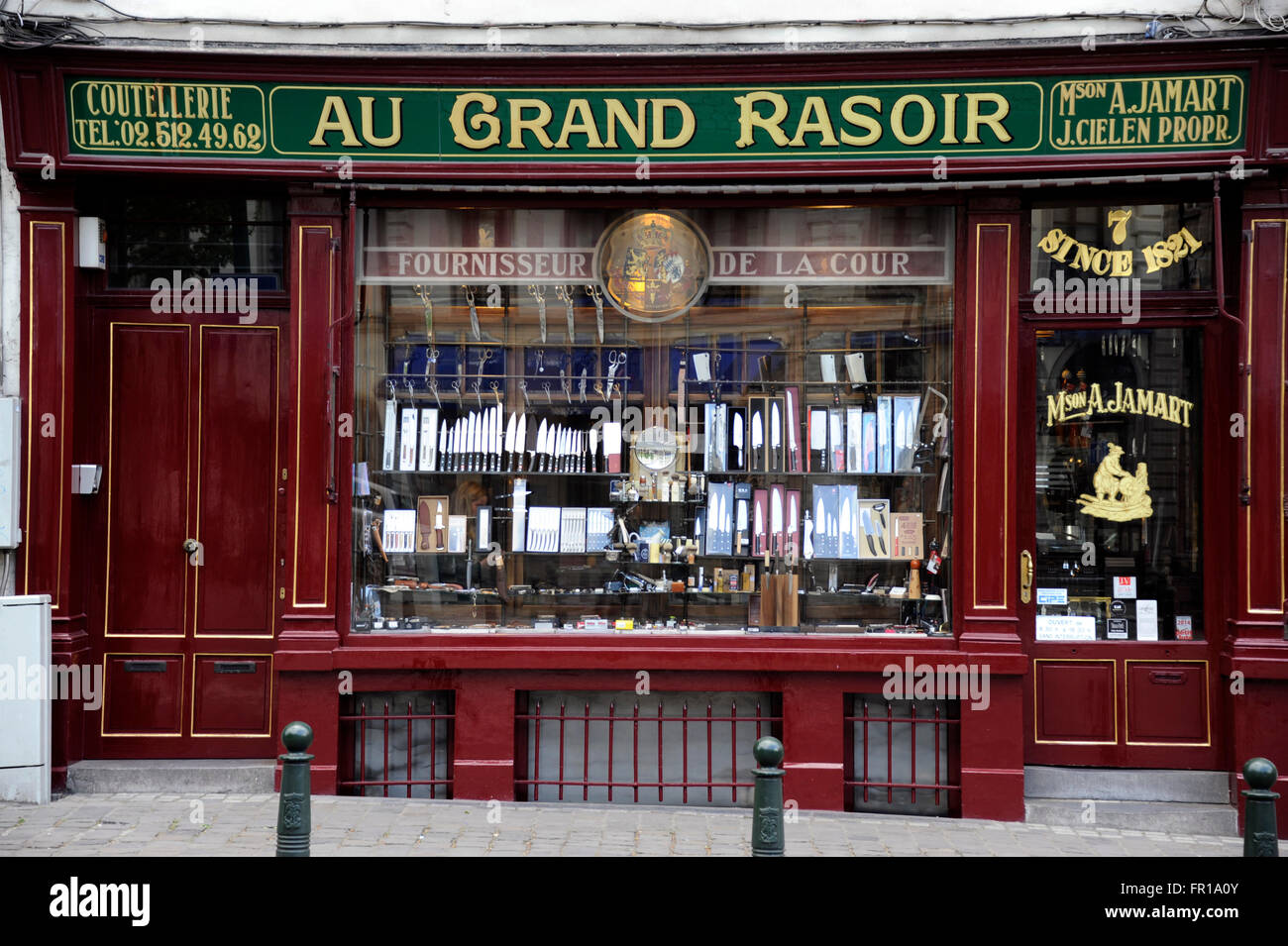 Au Grand Rasoir,rue de l'Hopital,official supplier of the Court since  1821,Brussels,Belgium Stock Photo - Alamy