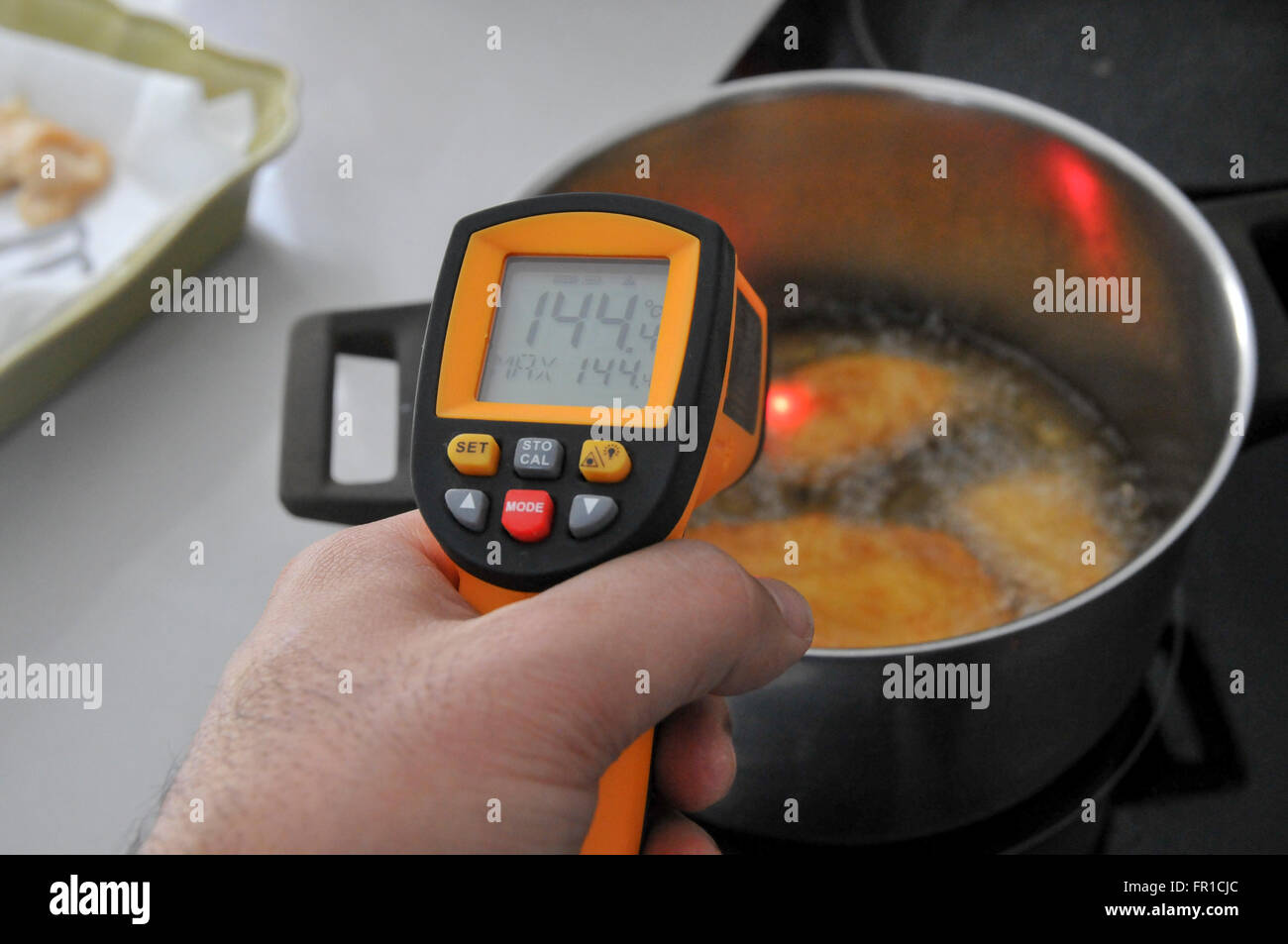 Measuring the temperature of chocolate in a bowl. Special infrared  thermometer. Close-up Stock Photo - Alamy