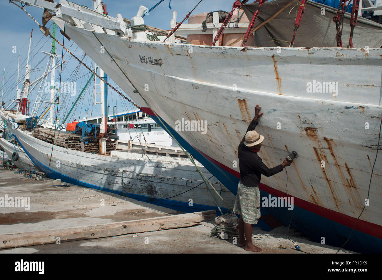 Old sea man painting hi-res stock photography and images - Alamy
