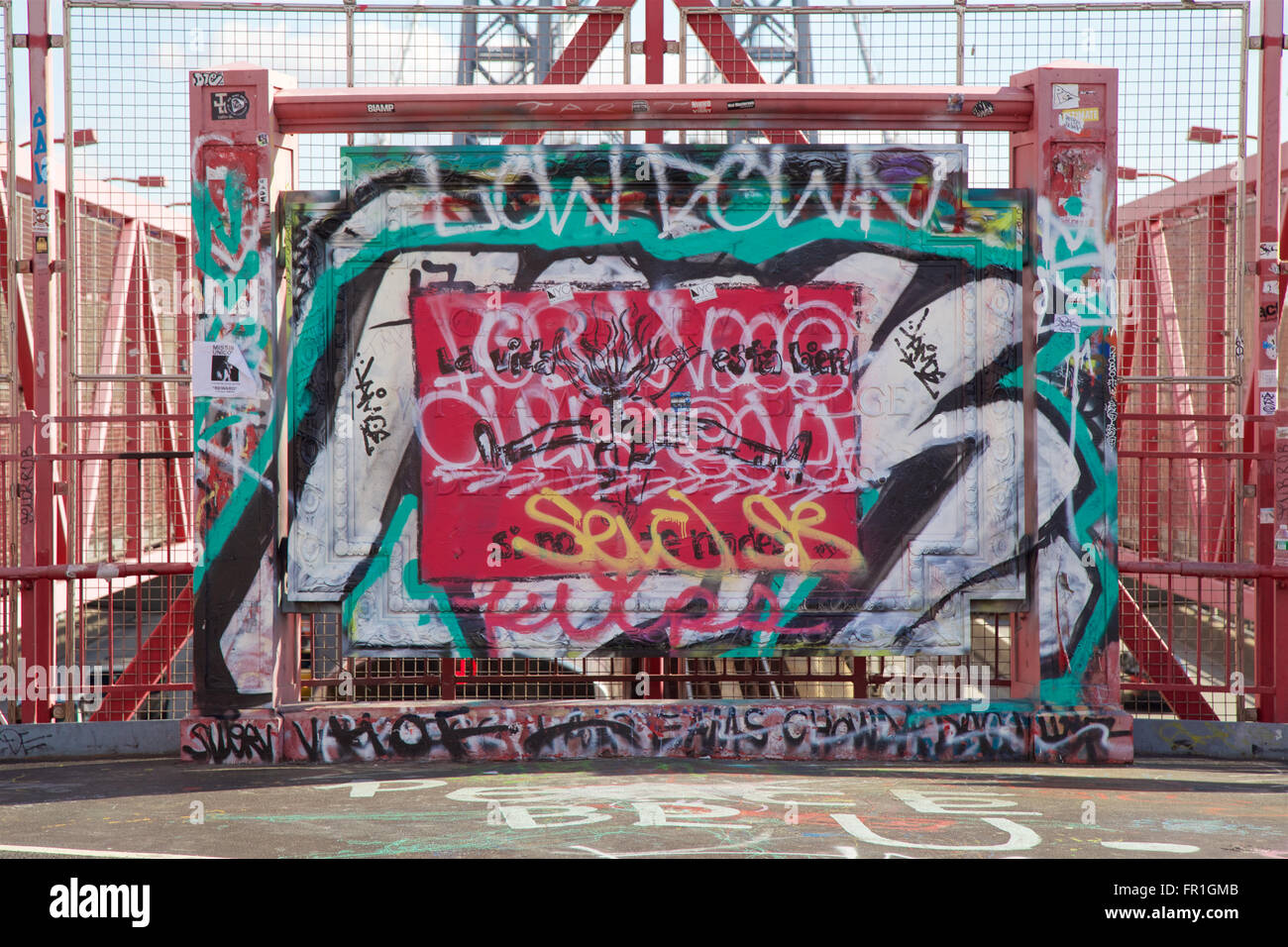 Graffiti On The Williamsburg Bridge In New York Ny Usa Stock Photo Alamy