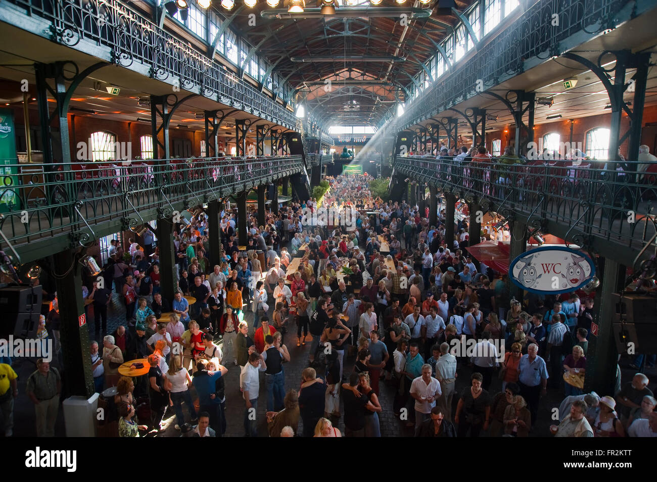 Dance and entertainment at the Sunday fish market (Fischmarkt), St