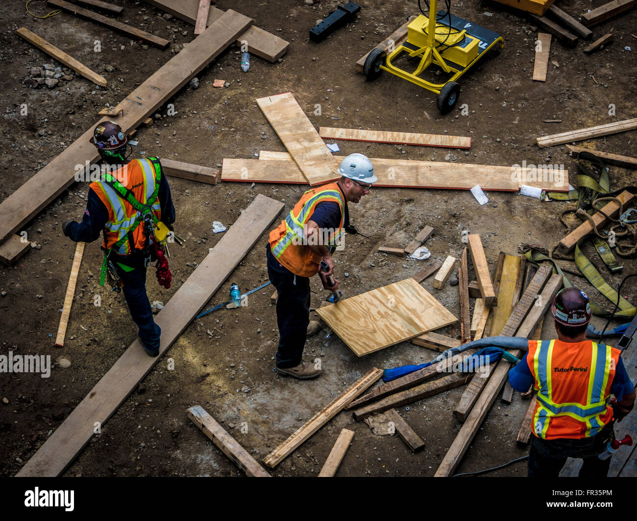 Men hard hats hardhats working workers construction hi-res stock  photography and images - Alamy