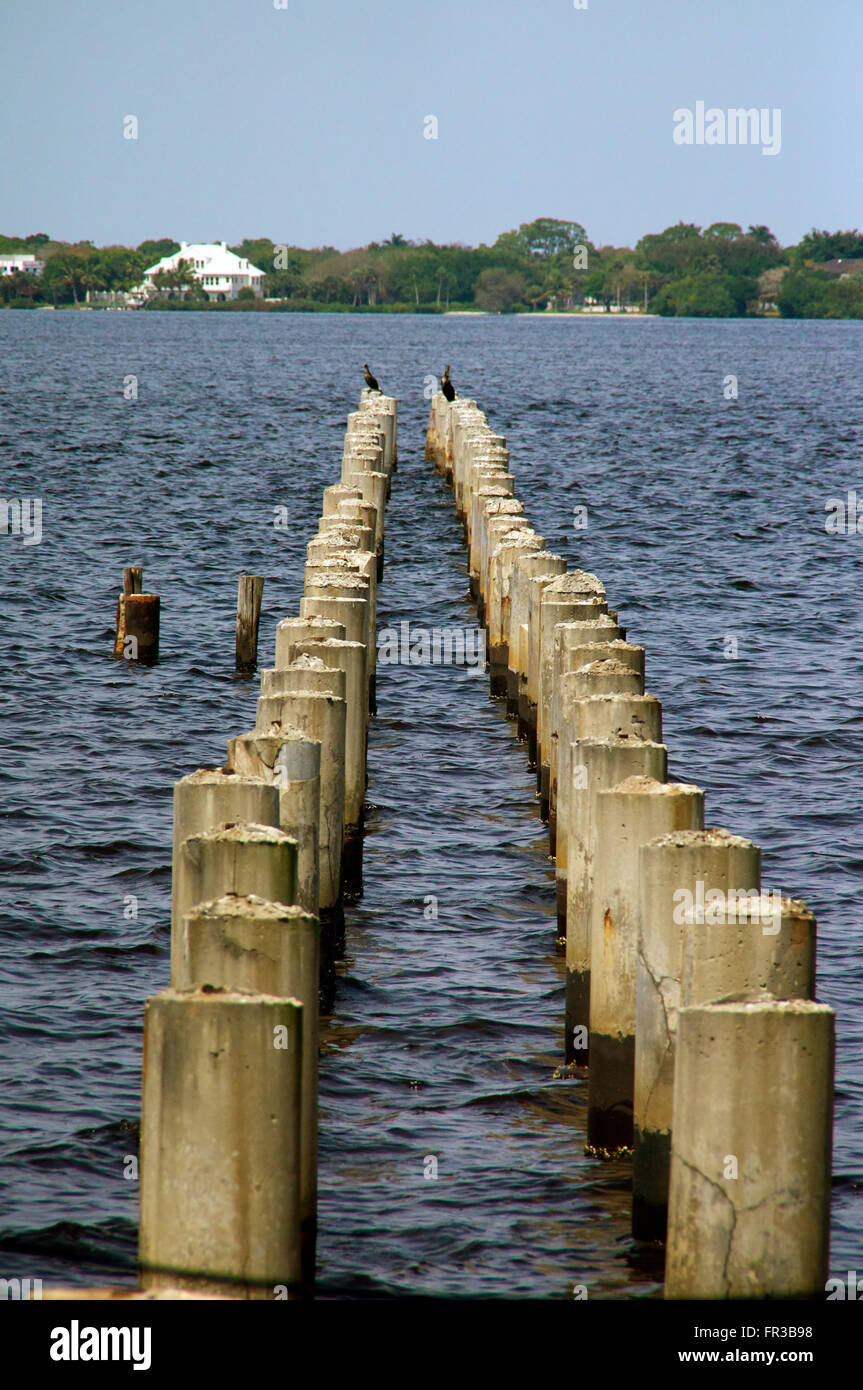 Concrete pylons hires stock photography and images Alamy