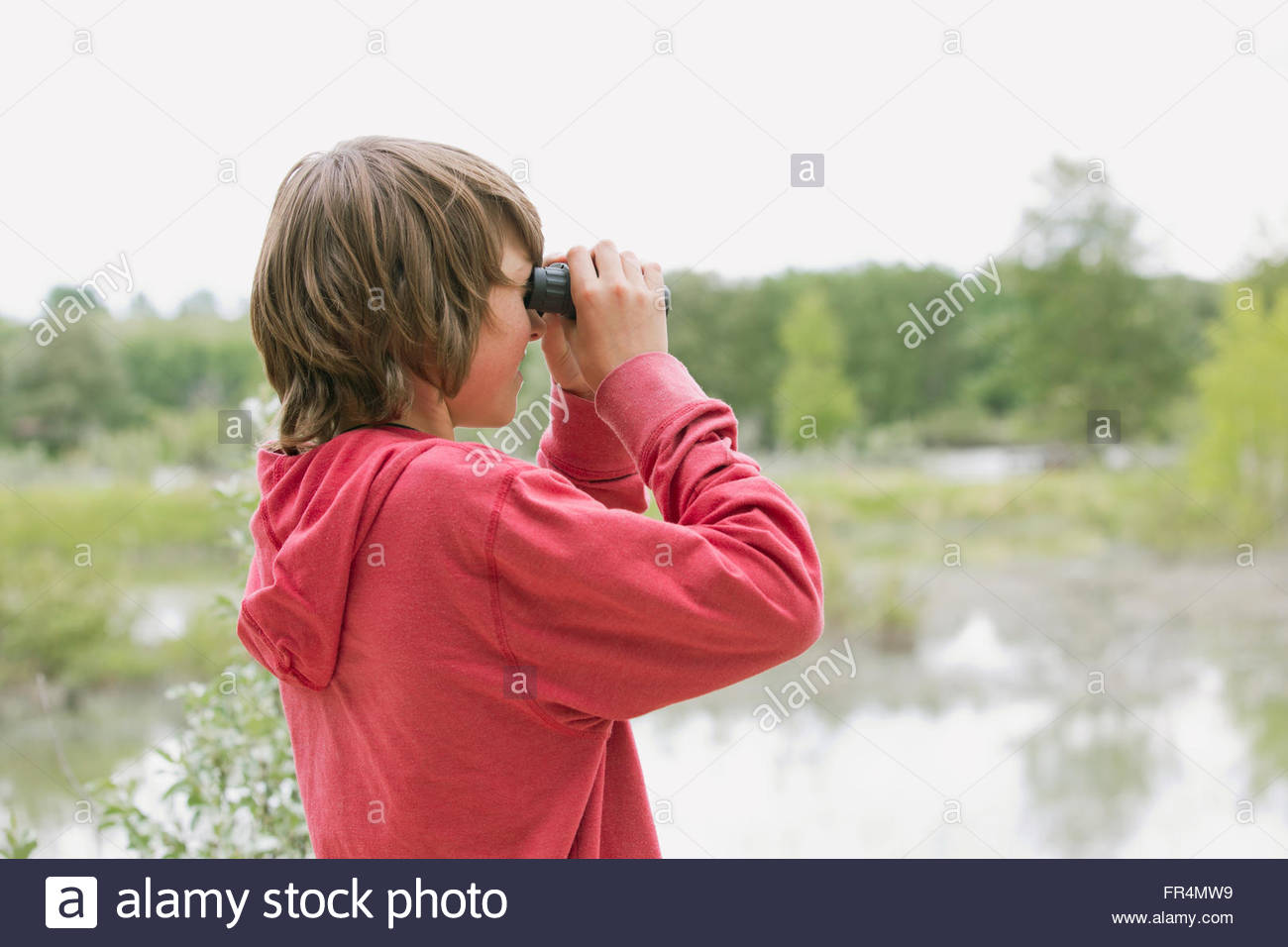 Middle School Student Using Binoculars On School Trip Stock Photo Alamy middle-school-student-using-binoculars-on-school-trip-stock-photo-alamy