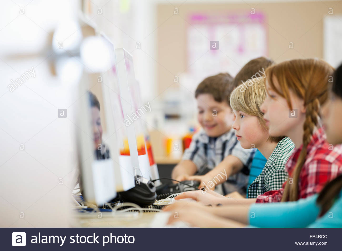 elementary students in computer lab Stock Photo - Alamy