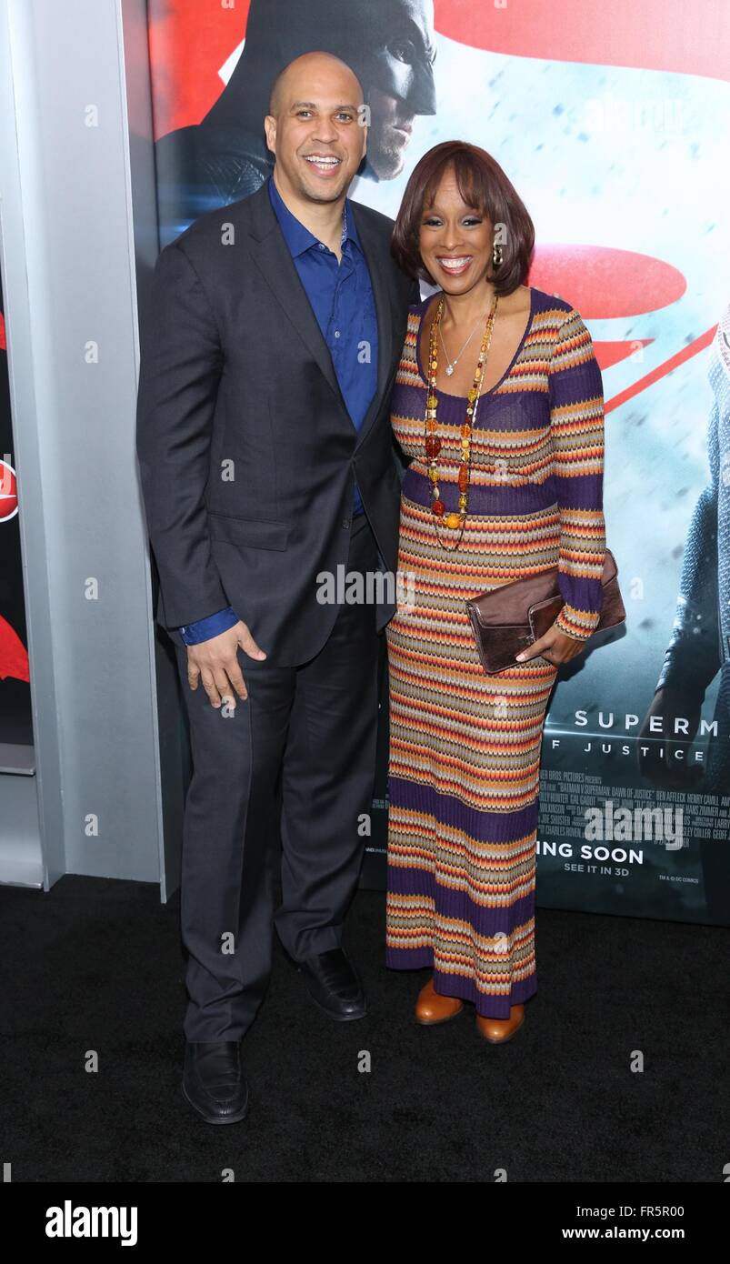 New York, NY, USA. 20th Mar, 2016. Cory Booker, Gayle King at arrivals for BATMAN V. SUPERMAN: DAWN OF JUSTICE Premiere, Radio City Music Hall, New York, NY March 20, 2016. Credit:  Andres Otero/Everett Collection/Alamy Live News Stock Photo